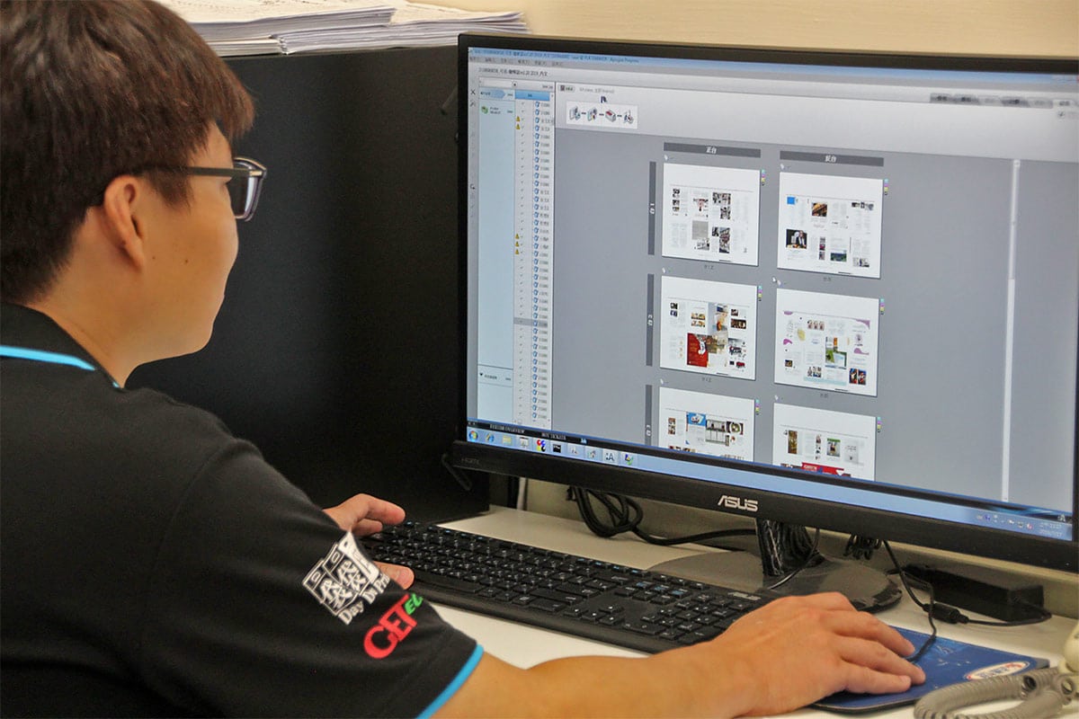 GE Apogee Prepress Workflow operator using Apogee Prepress