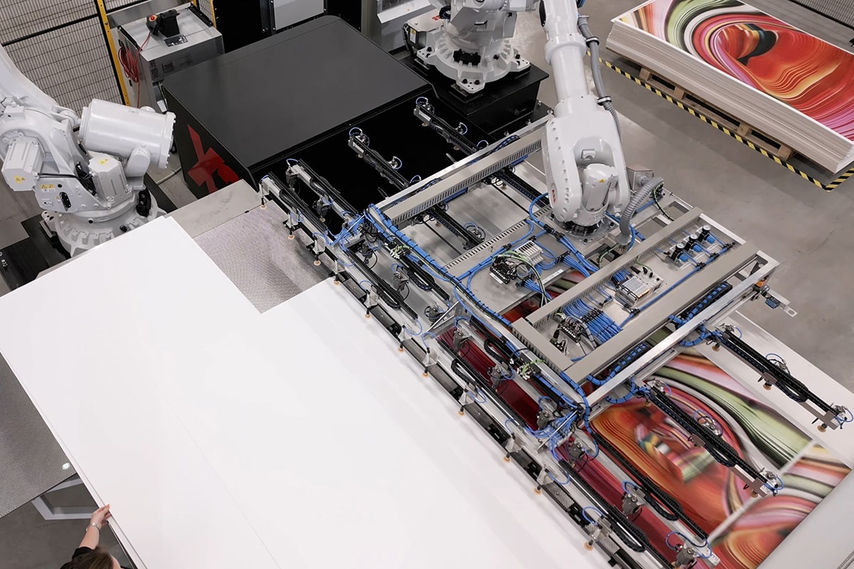 Onset X3 HS flatbed inkjet press with robotic automation