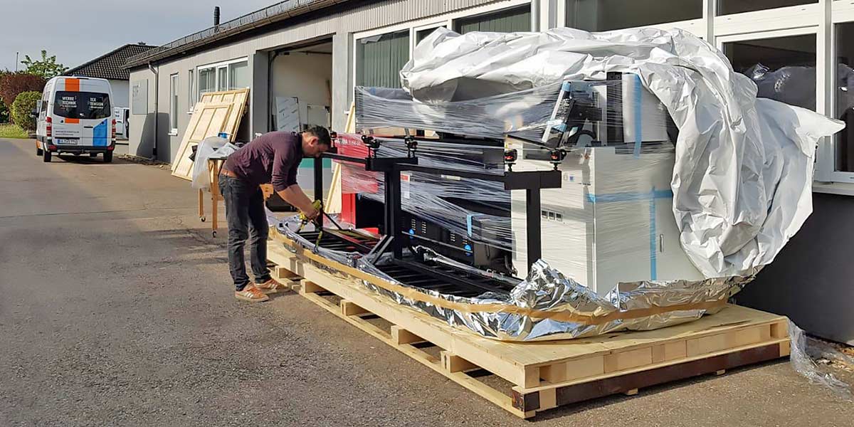 Unpacking the Anapurna large-format printer at Streckfuss