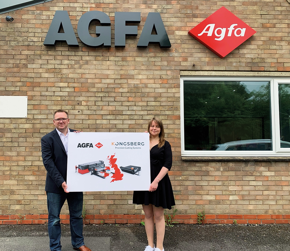 Bobby Grauf of Agfa and Melanie Fox of Kongsberg PCS (L to R) at Agfa’s new Inkjet Competence Centre in Rugby, Warwickshire