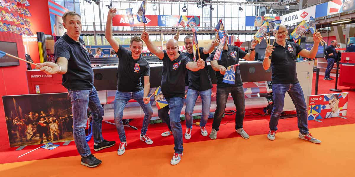 Fespa Team Demonstrators sign & display demonstrator team